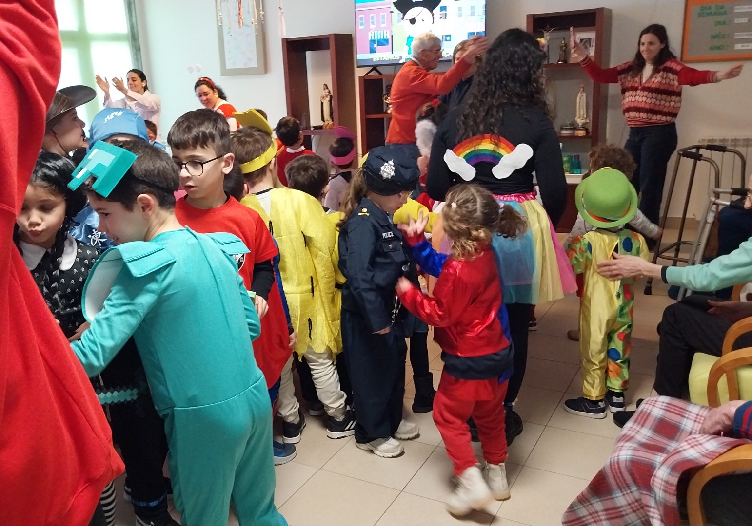 foto Carnaval EB1 Bairro e JI no CentroBemEstar