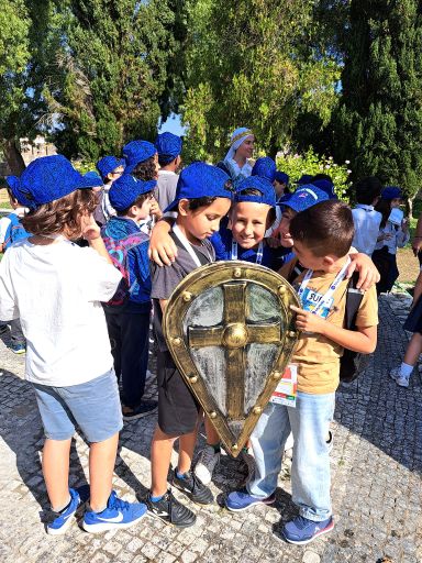 Alunos durante as dinâmicas do projeto MyPolis